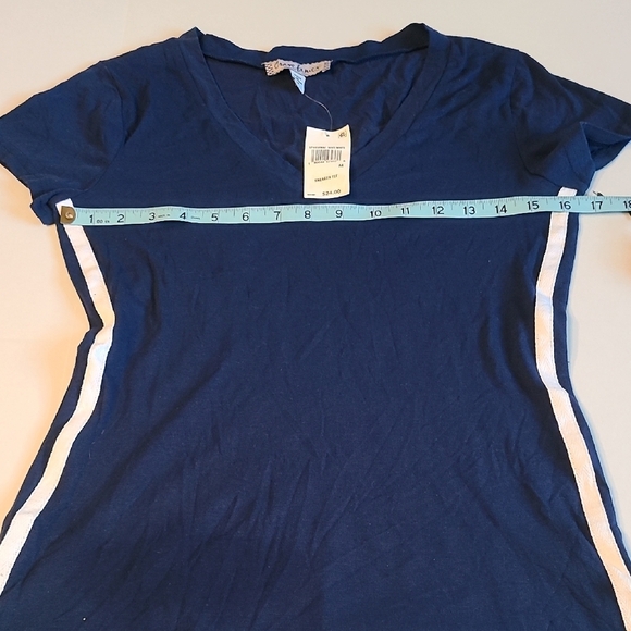 Crave Fame Navy Blue V-Neck Juniors Women's Sneaker Tee Medium NWT White Stripes - Picture 6 of 8